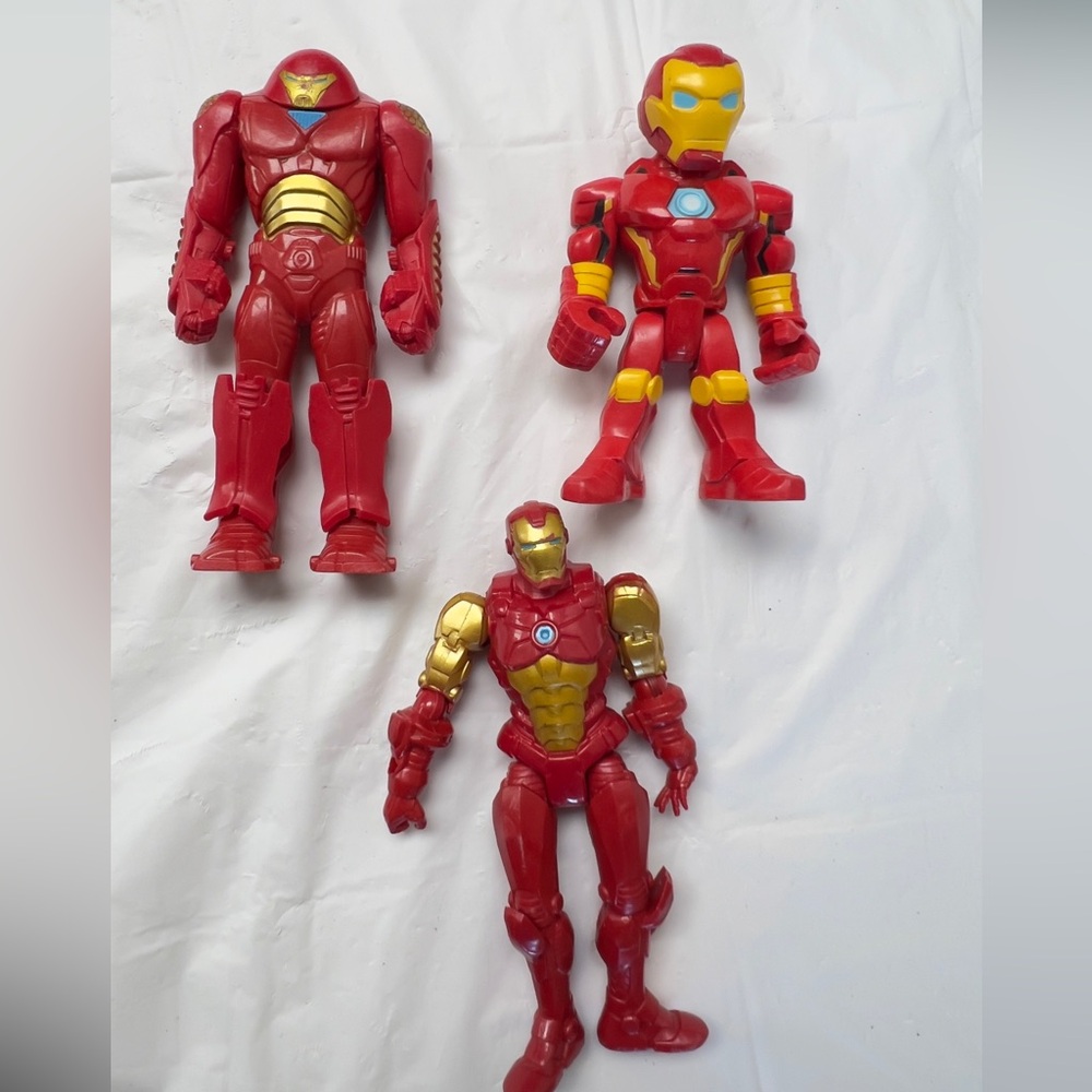 Dynamic Trio Action Figures - Red and Gold